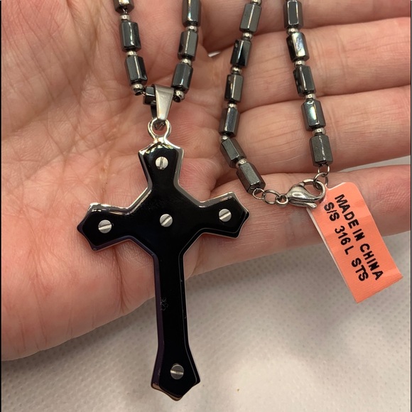 HÉMATITE CROSS PENDANT AND NECKLACE - Picture 2 of 8